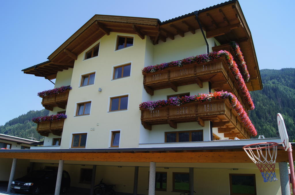 Farm stay Stoanerhof Uderns